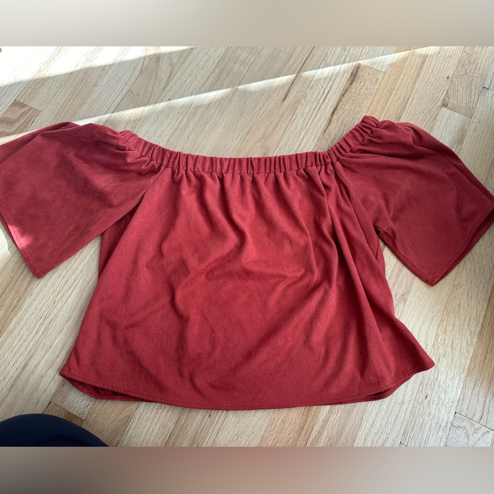 Off the shoulders velvet top!